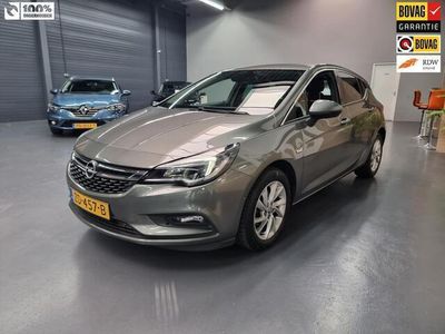 Grijs Gebruikt 2019 Opel Astra Business Hatchback | € 15.995 (Eerlijke prijs)