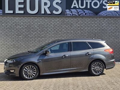 Grijs Gebruikt 2017 Ford Focus ST-Line Stationwagen | € 17.650 (Duur)