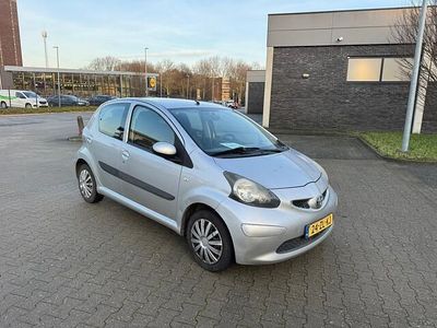Occasion Toyota Aygo 68 PK (50 kW) 2008 Grijs (metallic) Hatchback