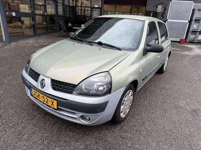 Groen Gebruikt 2003 Renault Clio II Dynamique Hatchback | € 1.090 (Goede deal)