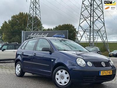 Blauw Gebruikt 2003 VW Polo Hatchback | € 595 (Eerlijke prijs)