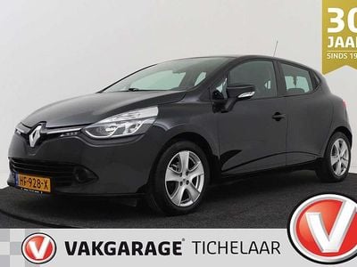 Zwart Gebruikt 2015 Renault Clio IV Expression Hatchback | € 8.699 (Eerlijke prijs)