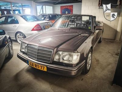 Paars Occasion 1993 Mercedes E300 Cabriolet | € 19.950