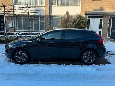 Zwart Gebruikt 2017 Volvo V40 R-Design Hatchback | € 13.000 (Goede deal)