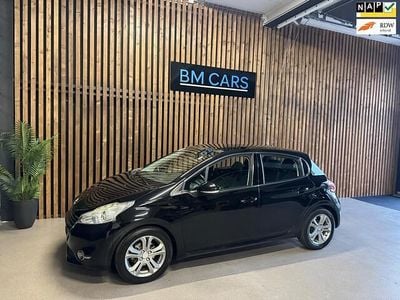 Zwart Gebruikt 2015 Peugeot 208 Premium Hatchback | € 5.999 (Eerlijke prijs)