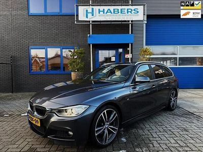Grijs Occasion 2014 BMW 320 Executive Stationwagen | € 15.845 (Duur)