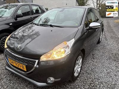 Grijs (metallic) Occasion 2015 Peugeot 208 Style Hatchback | € 5.450 (Goede deal)
