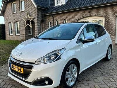 Wit Occasion 2016 Peugeot 208 Premium Hatchback | € 7.495 (Eerlijke prijs)