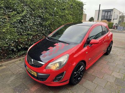 Rood Occasion 2012 Opel Corsa Cosmo MPV | € 4.650 (Iets duurder)