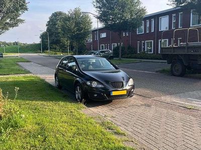 Zwart Gebruikt 2011 Seat Leon Style MPV | € 3.500 (Goede deal)
