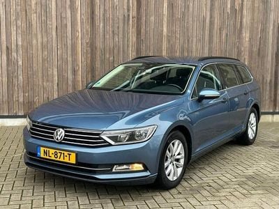 Blauw Occasion 2014 VW Passat Highline Sedan | € 6.999 (Duur)