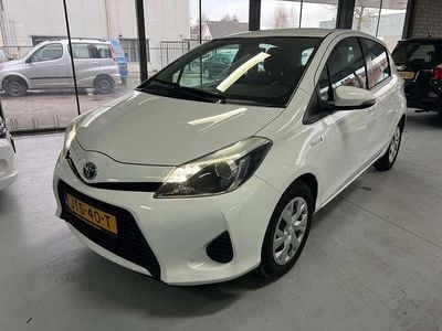 Wit Occasion 2013 Toyota Yaris Hybrid Sedan | € 8.495 (Super prijs)
