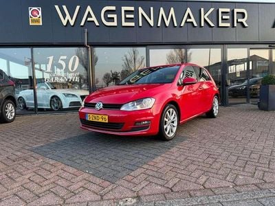 Rood (metallic) Occasion 2015 VW Golf VII Highline Hatchback | € 9.950 (Eerlijke prijs)