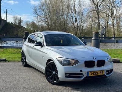 tweedehands BMW 120 1-SERIE d Business AUTOMAAT/DAKJE/STOELVERWARMING