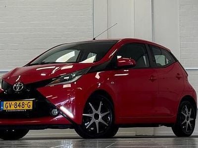 Rood Occasion 2015 Toyota Aygo X-play Hatchback | € 7.344 (Goede deal)