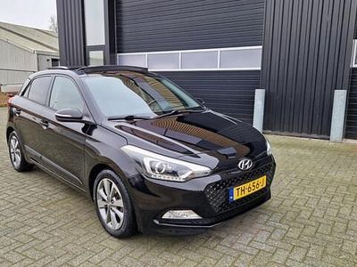 Zwart (metallic) Gebruikt 2016 Hyundai i20 Premium Hatchback | € 6.899 (Eerlijke prijs)