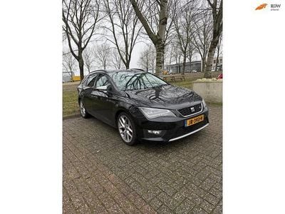 Zwart (metallic) Occasion 2015 Seat Leon ST FR Stationwagen | € 4.150