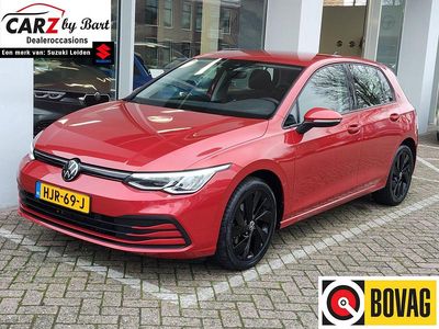 Rood (metallic) Gebruikt 2024 VW Golf VIII Life Hatchback | € 26.845 (Eerlijke prijs)