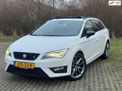 Wit (metallic) Occasion 2015 Seat Leon ST FR Stationwagen | € 13.995 (Eerlijke prijs)