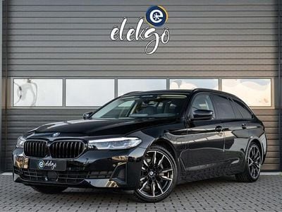 Zwart, metallic lak Gebruikt 2021 BMW 530e Comfort Edition Stationwagen | € 25.450 (Goede deal)