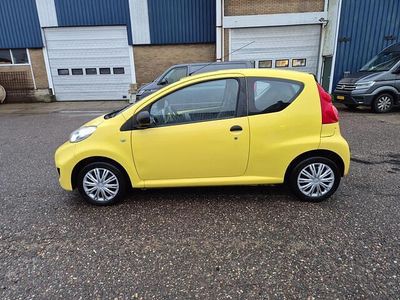 Geel Gebruikt 2011 Peugeot 107 Hatchback | € 1.499 (Goede deal)