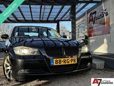 Zwart Occasion 2005 BMW 318 Sedan | € 3.950