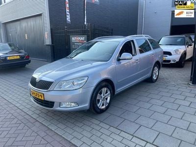 Occasion Skoda Octavia Business Line 105 PK (77 kW) 2010 Blauw, metallic lak Stationwagen