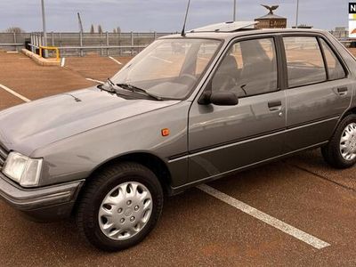 tweedehands Peugeot 205 1.6 GT. Een automaat uit 1995. Incl Panorama.