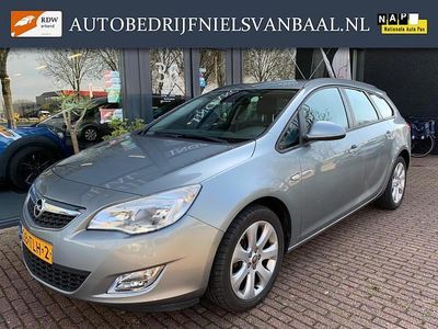 Grijs, metallic lak Gebruikt 2012 Opel Astra Edition Stationwagen | € 6.999 (Duur)