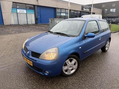 Blauw Occasion 2005 Renault Clio II Dynamique Hatchback | € 1.299 (Goede deal)