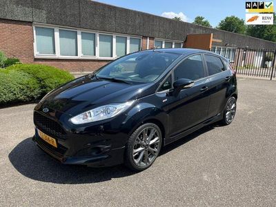 Zwart Occasion 2017 Ford Fiesta ST-Line Hatchback | € 9.550 (Goede deal)