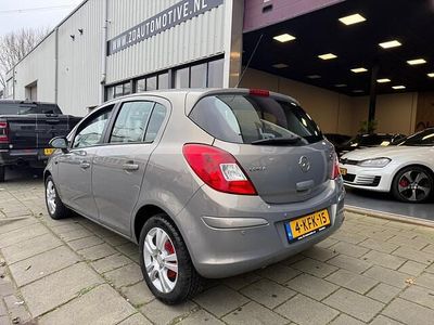 Bruin (metallic) Gebruikt 2013 Opel Corsa Hatchback | € 4.745 (Eerlijke prijs)