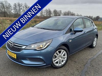 Blauw Gebruikt 2016 Opel Astra Edition Hatchback | € 7.850 (Eerlijke prijs)