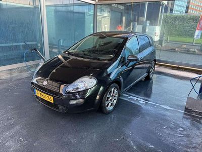 Zwart Occasion 2015 Fiat Punto Young MPV | € 6.795 (Duur)
