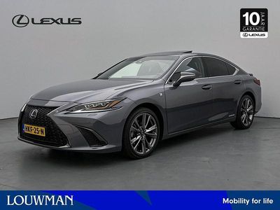 Grijs metallic Gebruikt 2021 Lexus ES300H Sport Line Sedan | € 42.950 (Eerlijke prijs)