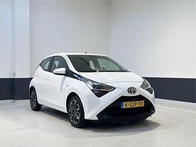 Wit Occasion 2021 Toyota Aygo X-play Hatchback | € 10.749 (Eerlijke prijs)