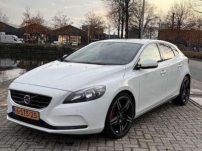 Wit Gebruikt 2013 Volvo V40 R-Design MPV | € 5.200 (Goede deal)