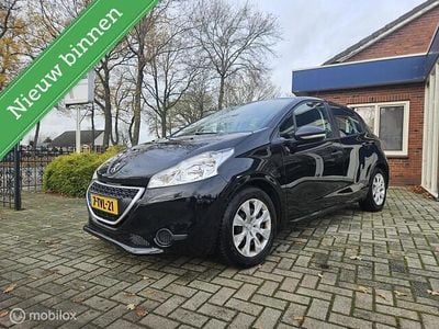 Zwart Gebruikt 2014 Peugeot 208 Access Hatchback | € 3.999 (Eerlijke prijs)