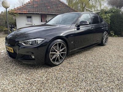 Zwart Gebruikt 2016 BMW 330 Sedan | € 22.500 (Eerlijke prijs)
