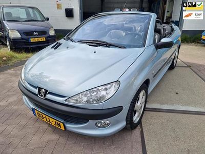 Grijs Gebruikt 2003 Peugeot 206 CC Premium Cabriolet | € 2.450 (Iets duurder)