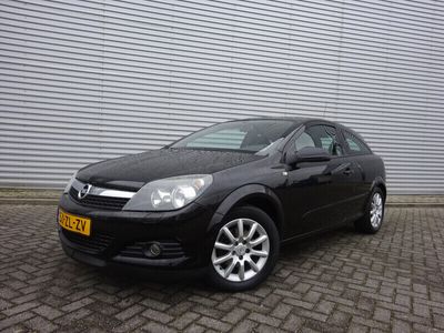 tweedehands Opel Astra GTC 1.6 Temptation Airco / Lm velgen / Trekhaak