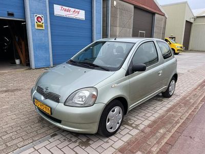 tweedehands Toyota Yaris 1.3-16V VVT-i Sol 3-deurs Airco 2001 Export Elektrische Ramen + Spiegels, Navigatie, Radio/CD speler, etc.
