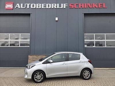 Grijs Gebruikt 2015 Toyota Yaris Lounge Hatchback | € 8.250 (Eerlijke prijs)