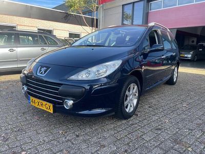 Blauw (metallic) Gebruikt 2007 Peugeot 307 Premium Stationwagen | € 2.749 (Iets duurder)