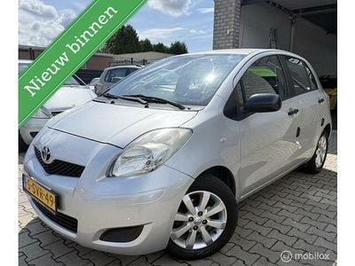 Grijs Gebruikt 2010 Toyota Yaris Cool Hatchback | € 3.500 (Eerlijke prijs)
