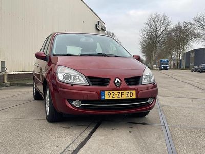 Rood Gebruikt 2008 Renault Scénic II MPV | € 2.450 (Eerlijke prijs)