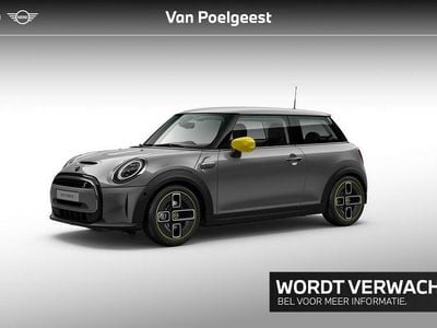Moonwalk grey Gebruikt 2022 Mini Cooper Essential Hatchback | € 20.900 (Goede deal)