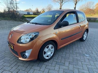 Oranje Gebruikt 2009 Renault Twingo Night&Day Hatchback | € 2.200 (Eerlijke prijs)