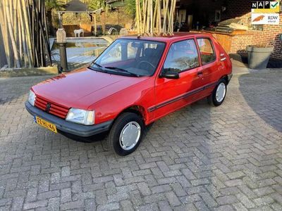 tweedehands Peugeot 205 1.1 Accent met nieuwe apk voor 2 jaar tot 3-2026