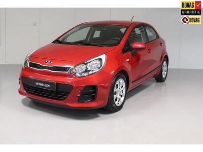 Rood Gebruikt 2017 Kia Rio Comfort Hatchback | € 9.750 (Eerlijke prijs)